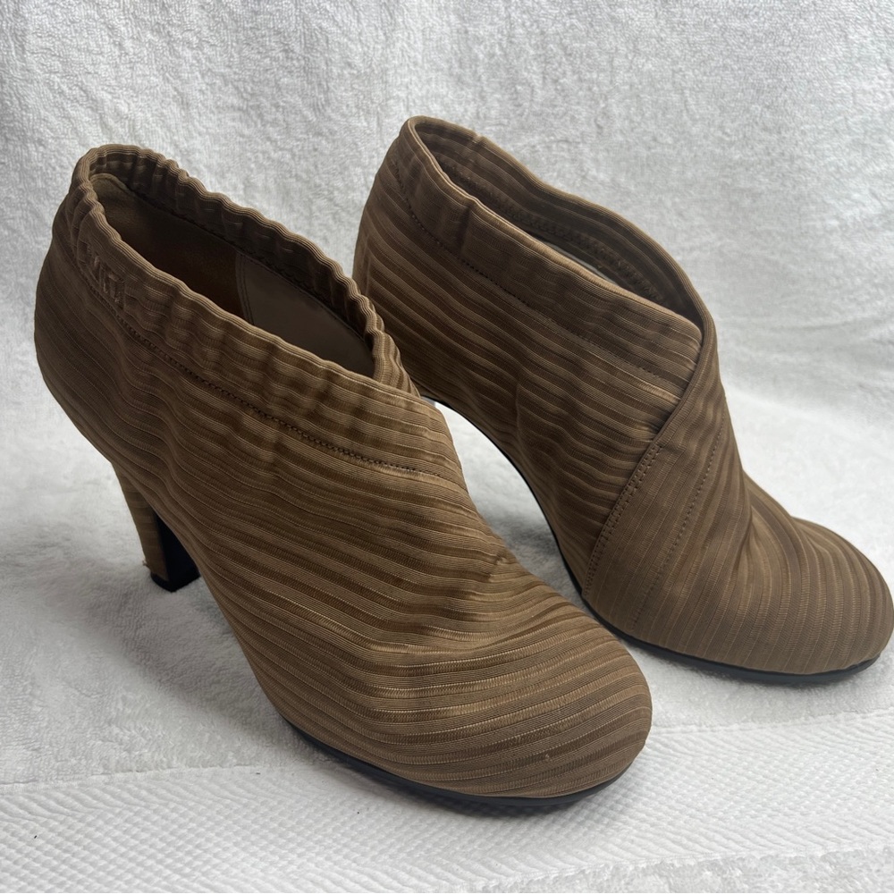 Women's United Nude Beige Textile Fold Mid-Ankle Bootie US 8.5 EUR 39 Heel